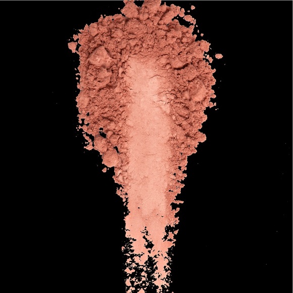 CLOSE TO PERFECT Blush Kylie Pressed Powder - Picture 13 of 13